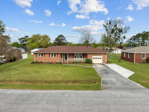 4184 New Circle Dr, Ayden, NC 28513