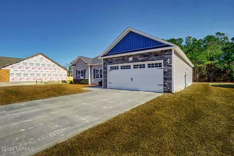 610 Macy Pl, Hubert, NC 28539 photo 2