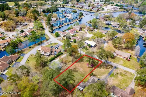 907 Plantation Dr, New Bern, NC 28562