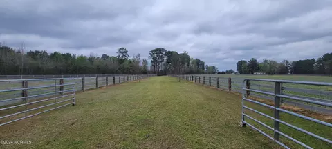 1402 Lone Ranch Ln, Fountain, NC 27829