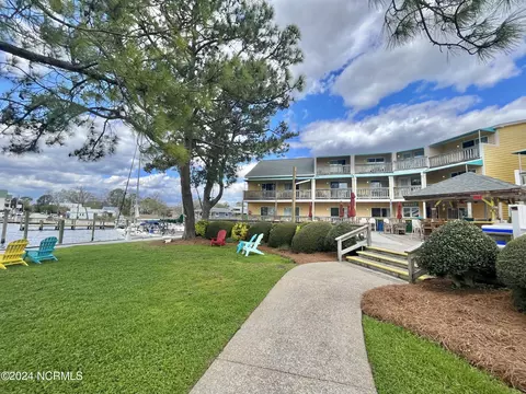 103 Wall St #15, Oriental, NC 28571