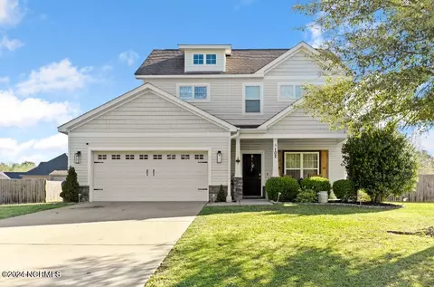 102 Penster Ct, Richlands, NC 28574
