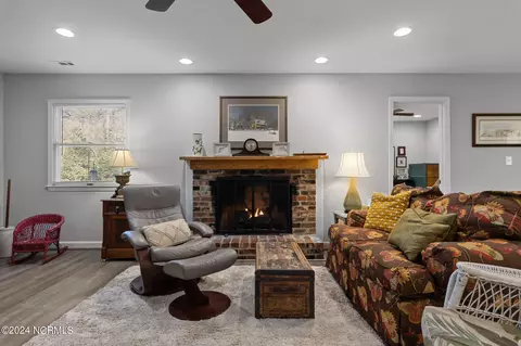 Living - 70 Vernon Ln, Pinehurst, NC 28374 photo 3 of 5