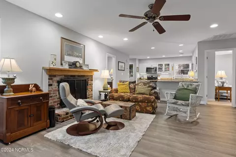 Living - 70 Vernon Ln, Pinehurst, NC 28374 photo 4 of 5