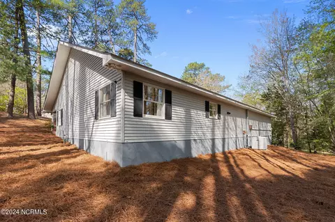 Exterior - 70 Vernon Ln, Pinehurst, NC 28374 photo 8 of 9