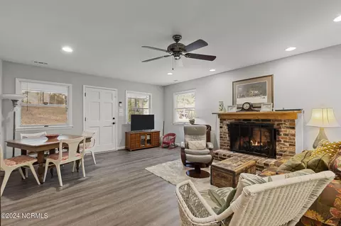 Living - 70 Vernon Ln, Pinehurst, NC 28374 photo 2 of 5