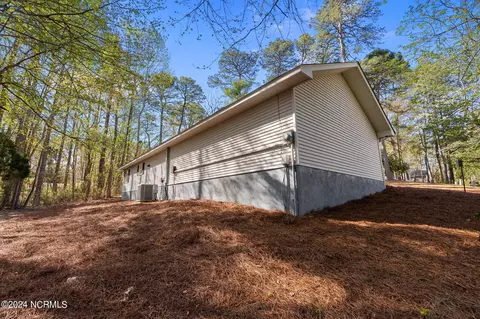 Exterior - 70 Vernon Ln, Pinehurst, NC 28374 photo 5 of 9