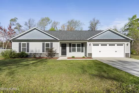101 Grangers Ct, Sneads Ferry, NC 28460