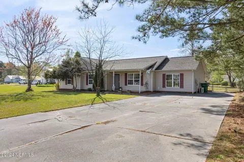 303 Woody Way, Sneads Ferry, NC 28460
