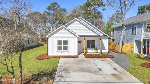155 NE 13th St, Oak Island, NC 28465