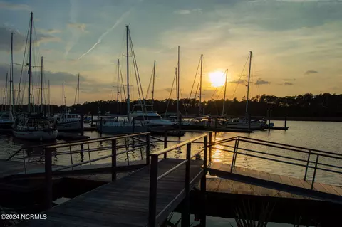 380 Ballast Pt, Oriental, NC 28571