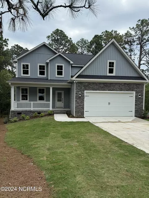 102 Tiverton Ct, West End, NC 27376