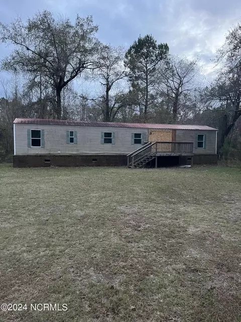 126 Branch Dr, Burgaw, NC 28425
