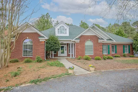 48 Winding Trl, Whispering Pines, NC 28327