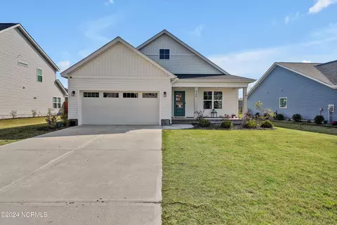 440 Pebble Shore Dr, Sneads Ferry, NC 28460