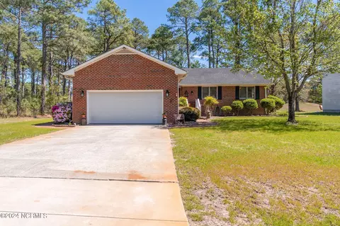 1026 Navidad Bank Ct, New Bern, NC 28560