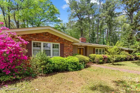 1712 Knollwood Dr, Greenville, NC 27858