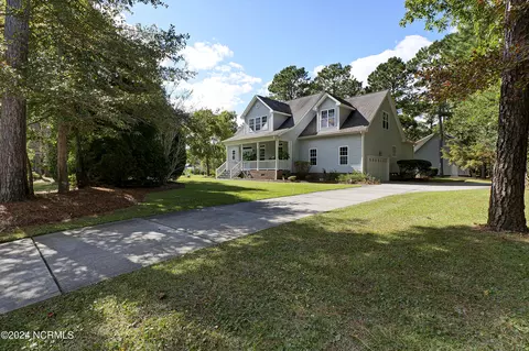 102 S Grist Mill Rd, Hampstead, NC 28443