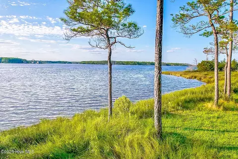 469 Ballast Pt, Oriental, NC 28571