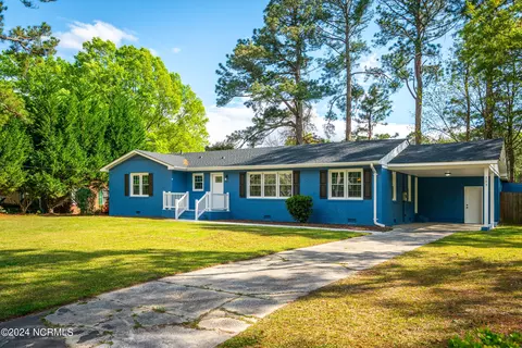 205 Greenbriar Dr, Greenville, NC 27834