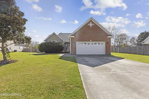 109 Fairmont Ln, Jacksonville, NC 28540