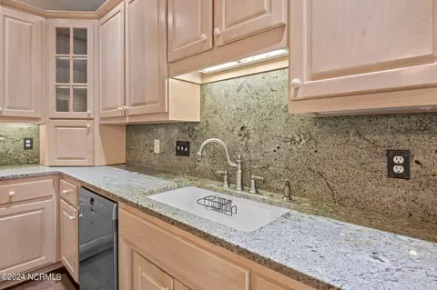 Kitchen - 108 Charles Ct, Chocowinity, NC 27817 photo 4 of 5
