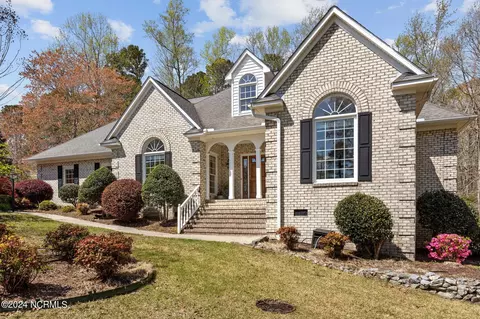108 Charles Ct, Chocowinity, NC 27817