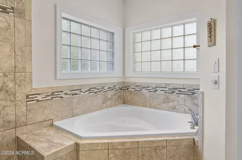 Bath - 108 Charles Ct, Chocowinity, NC 27817 photo 3 of 6