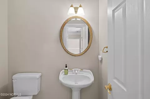 Bath - 108 Charles Ct, Chocowinity, NC 27817 photo 4 of 6