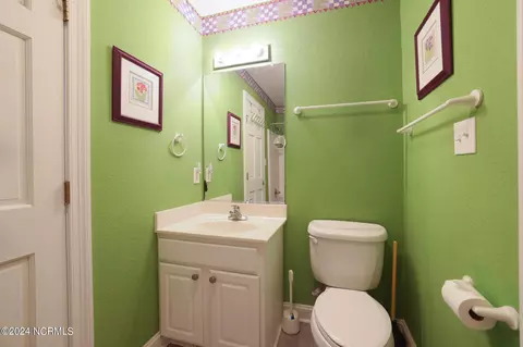 Bath - 1218 S Memorial Blvd, Kill Devil Hills, NC 27948 photo 5 of 6