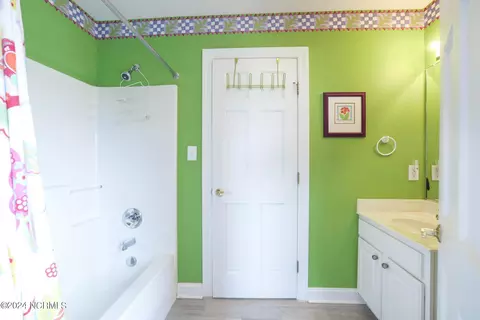Bath - 1218 S Memorial Blvd, Kill Devil Hills, NC 27948 photo 4 of 6