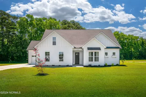 1815 Black Jack Grimesland Rd, Grimesland, NC 27837