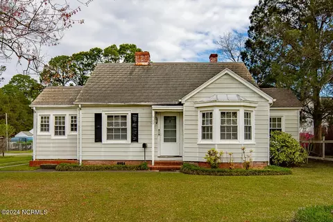 1904 Wilson St, New Bern, NC 28560