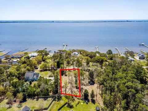 124 Sea Trace Ln, Newport, NC 28570