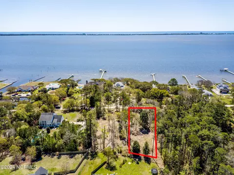 130 Sea Trace Ln, Newport, NC 28570