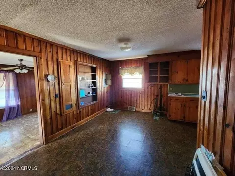 581 Back St, Kinston, NC 28504 photo 3