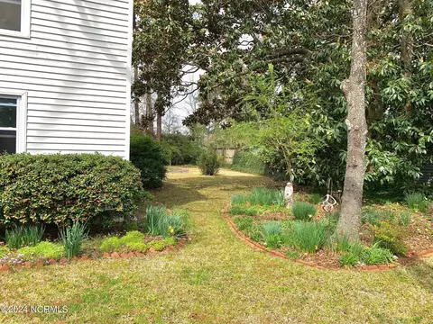 Exterior - 801 3rd Ave, Oriental, NC 28571 photo 11 of 13