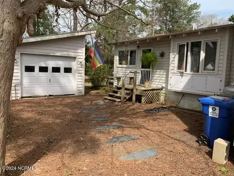 Exterior - 801 3rd Ave, Oriental, NC 28571 photo 3 of 13