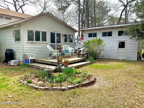 Exterior - 801 3rd Ave, Oriental, NC 28571 photo 5 of 13