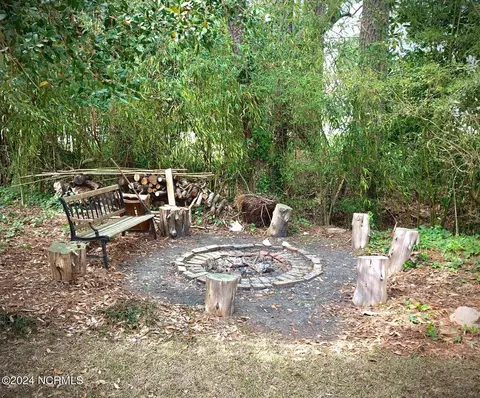 Exterior - 801 3rd Ave, Oriental, NC 28571 photo 8 of 13