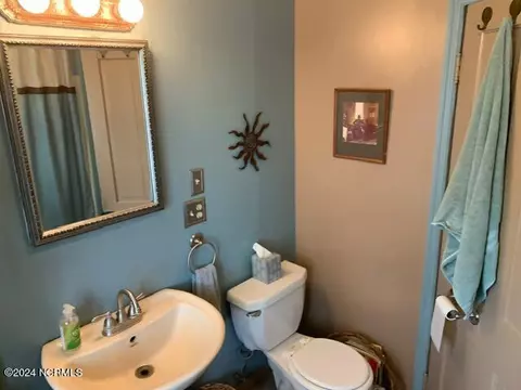 Bath - 801 3rd Ave, Oriental, NC 28571 photo 2 of 3