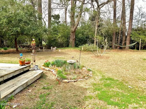 Exterior - 801 3rd Ave, Oriental, NC 28571 photo 9 of 13