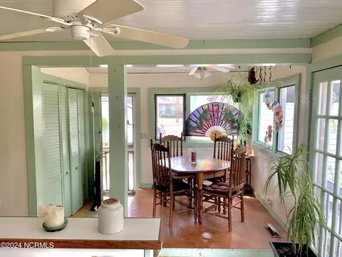 Exterior - 801 3rd Ave, Oriental, NC 28571 photo 4 of 13