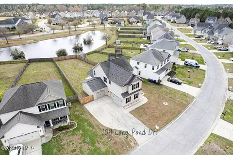 109 Long Pond Dr, Sneads Ferry, NC 28460