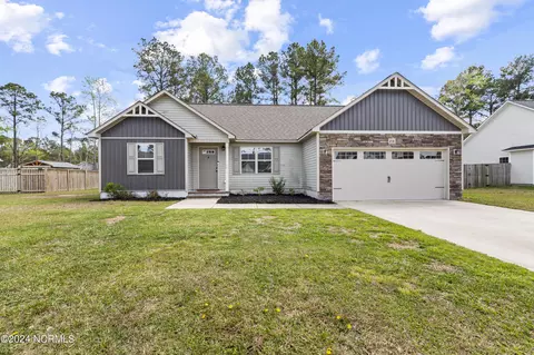 278 Breakwater Dr, Sneads Ferry, NC 28460