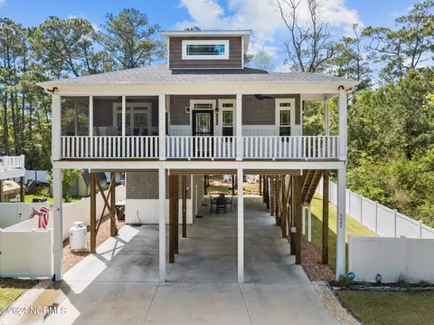 2605 W Yacht Dr, Oak Island, NC 28465
