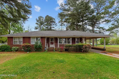 207 W Purvis St, Robersonville, NC 27871