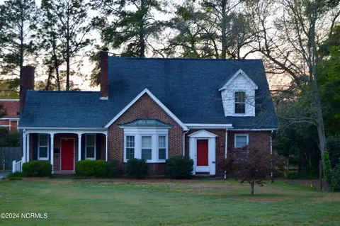 405 Rollins Ave, Hamlet, NC 28345