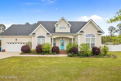 537 Cottonport Dr, Grimesland, NC 27837