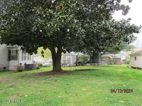 807 S Martin Luther King St, Elizabeth City, NC 27909